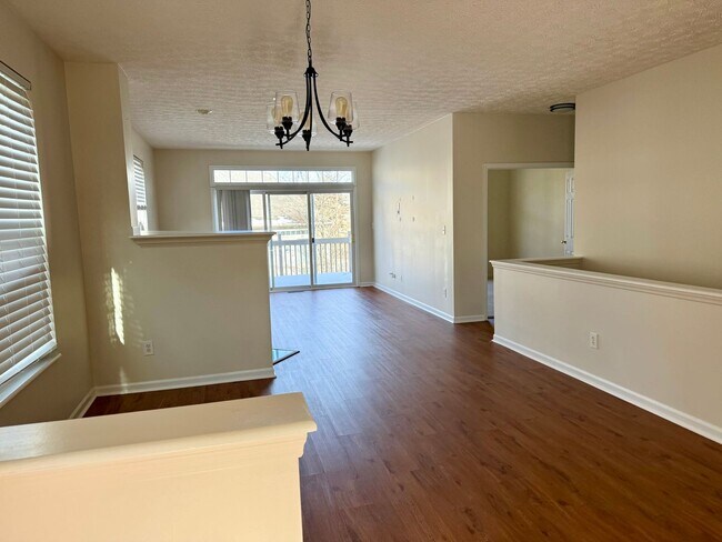 Foto del edificio - Beautiful 3BR 3BA Townhouse • Updated Kitchen • Deck • 2-Car Garage in Beavercreek