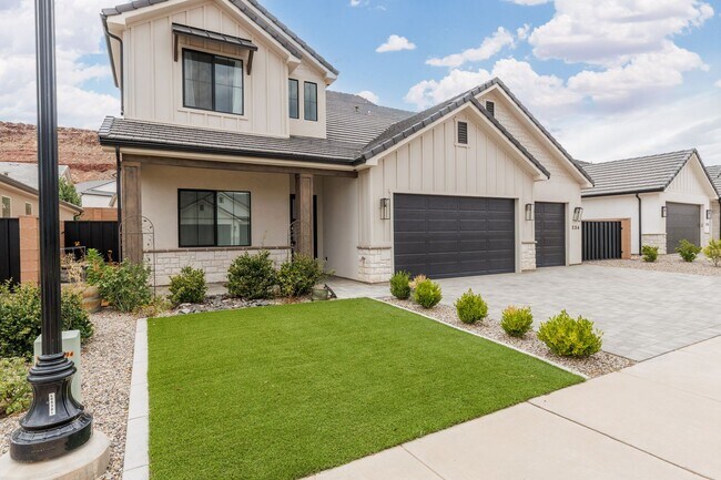 Foto del edificio - Wonderful 5 bedroom 4 bath home built by New Trend Construction