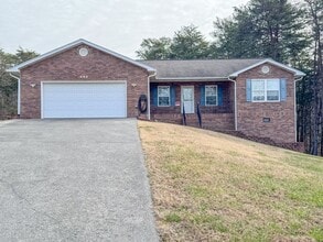 Building Photo - 713 Haley Woods Dr