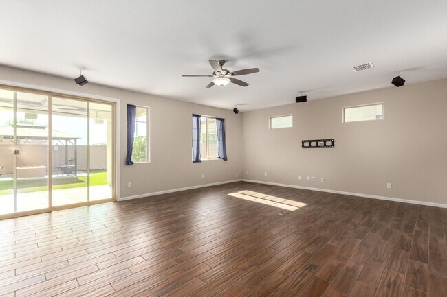 Building Photo - 98 N Bay Dr
