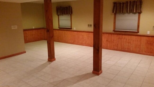 Building Photo - 744 Spray Ave