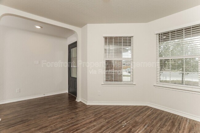 Foto del edificio - 2935 Thackery Groove