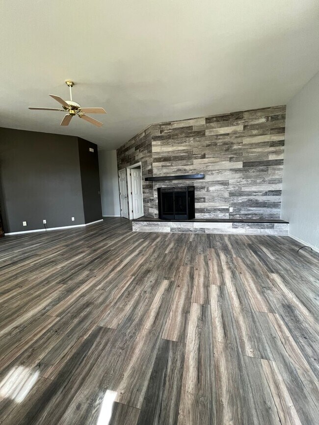Foto del edificio - 3 Bedroom 2 Bath Home Overlooking Thumb Butte ~ Forest Trails