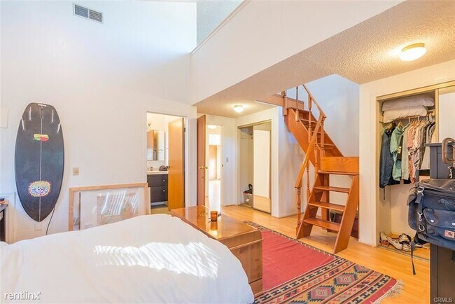 Building Photo - 4 br, 2.5 bath Duplex - 18326 Mansel Ave