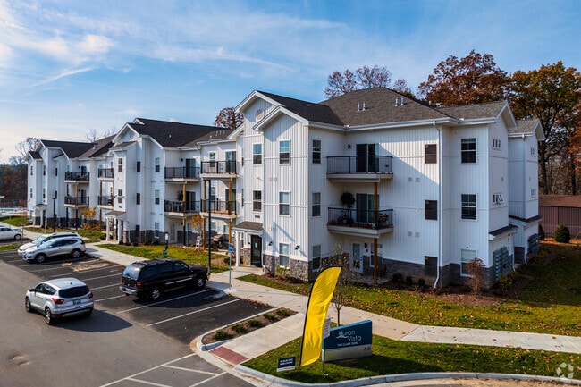 Building Photo - Huron Vista