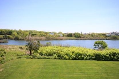 Foto del edificio - 90 Meadowmere Pl