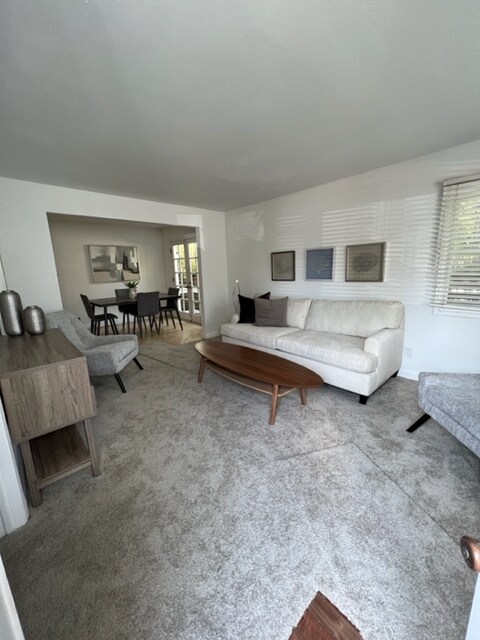 Foto del edificio - 4879 Long Branch Ave