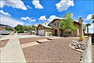 Building Photo - 6372 Franklin Ridge Dr