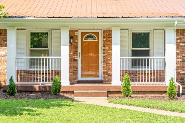 Foto del edificio - 44 Bunker Hill Rd