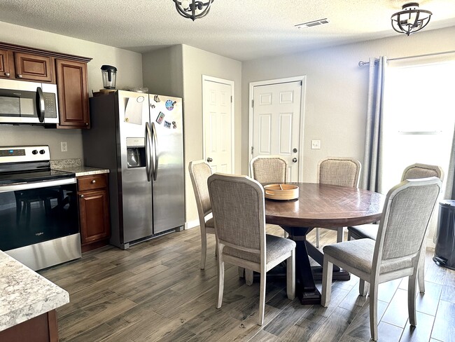 Foto del edificio - 704 NW 67th Ave