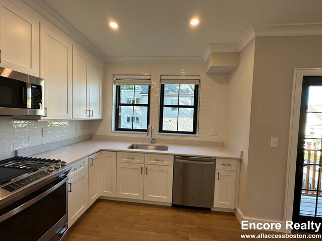 Building Photo - 274 Lamartine St