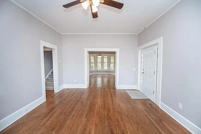 Building Photo - 3 Bedroom 2.5 Bathroom