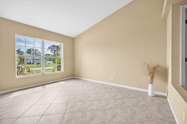 Building Photo - 1355 SW Porter Rd