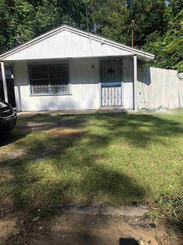 Primary Photo - 1605 N R St