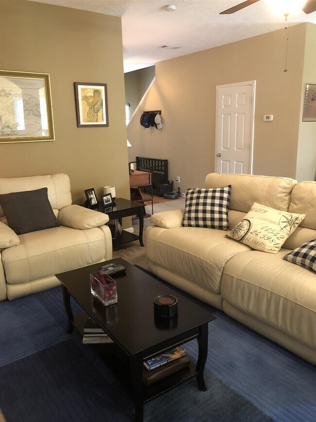 Foto del edificio - 8109 Valley Oak Dr