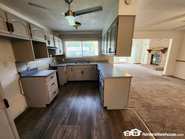 Building Photo - 3125 Brookshire Dr