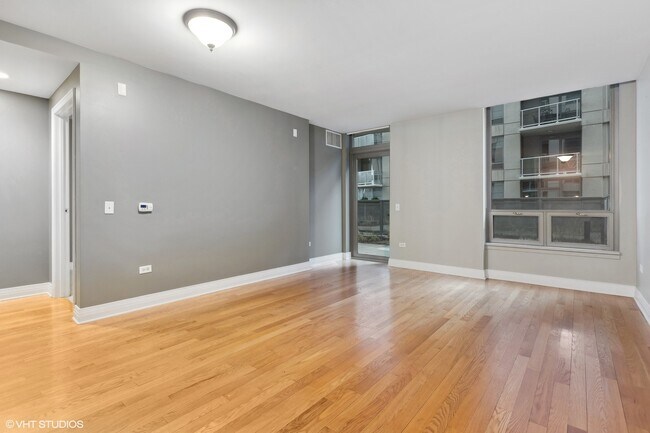 Foto del edificio - 600 N Lake Shore Dr