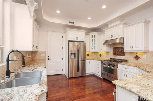 Building Photo - 2005 Robinson St