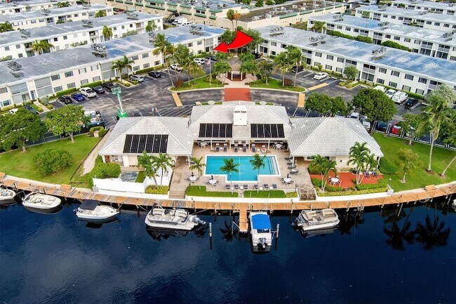 Foto del edificio - 140 Cypress Club Dr