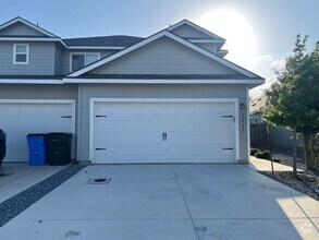 Building Photo - 3421-3423 Haylee Grace Pl