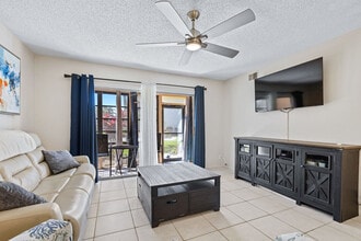 Building Photo - 3800 Saxon Dr