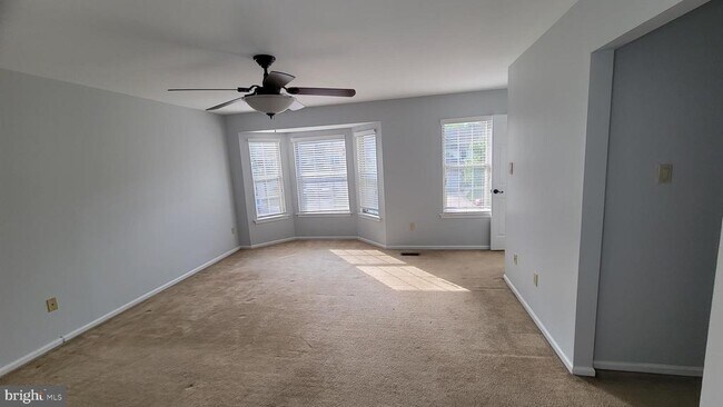 Building Photo - 79 Sandhurst Dr