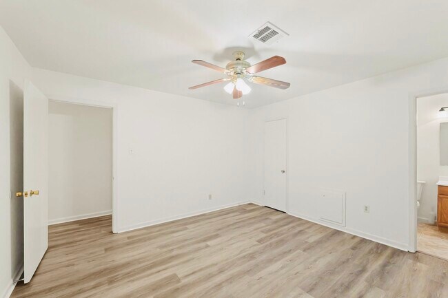 Building Photo - 746 Fawn Dr