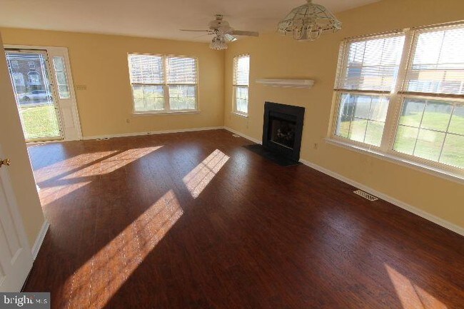 Building Photo - 14 Marsh Creek Ln