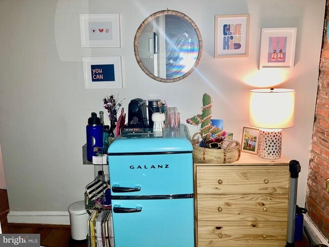 Building Photo - 928 Pine St