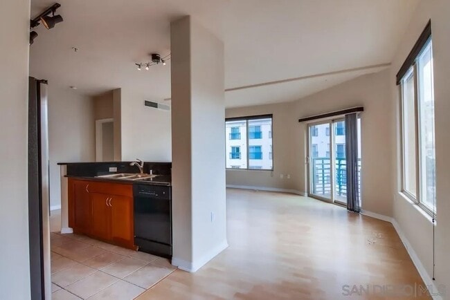 Building Photo - 330 J St