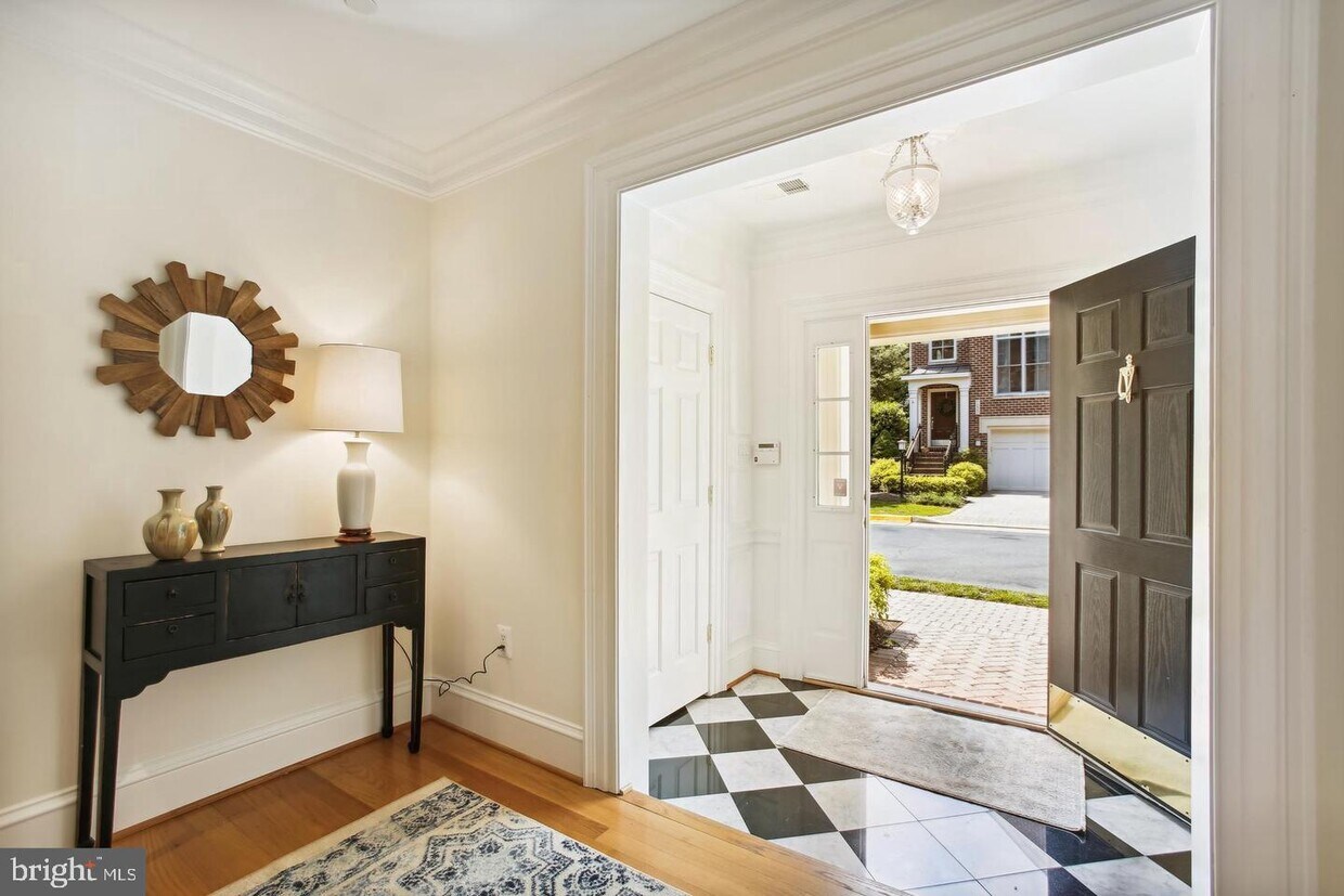 Foto principal - 7022 Little Leaf Linden Ln