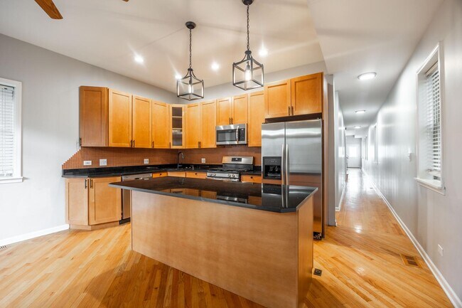 Foto del edificio - 1327 W Walton St