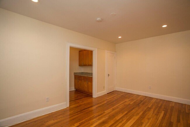 Foto del edificio - 13 Highland Ave