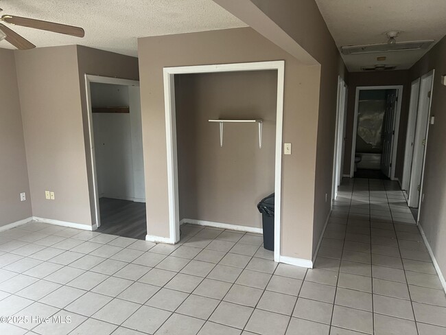 Building Photo - 106 Hawthorne Dr