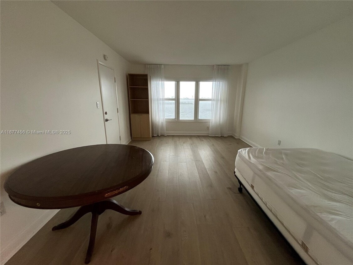 Primary Photo - 11111 Biscayne Blvd