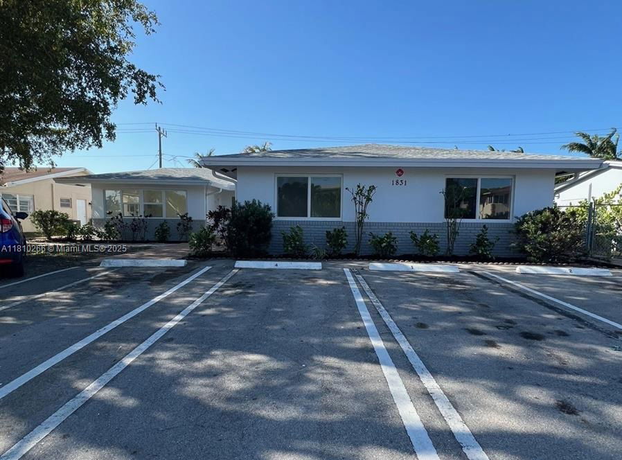 Foto principal - 1831 NE 56th St