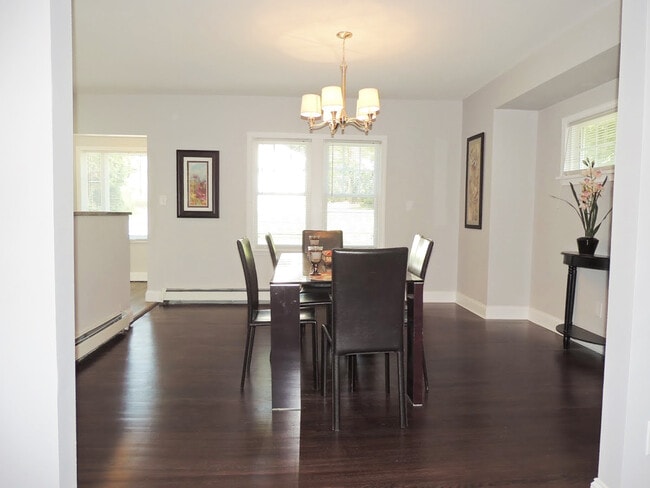 Building Photo - Completely Renovated 5 Bedroom - 1.5 Bath ...
