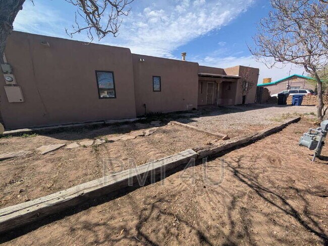 Foto del edificio - 2646 Floral Rd NW