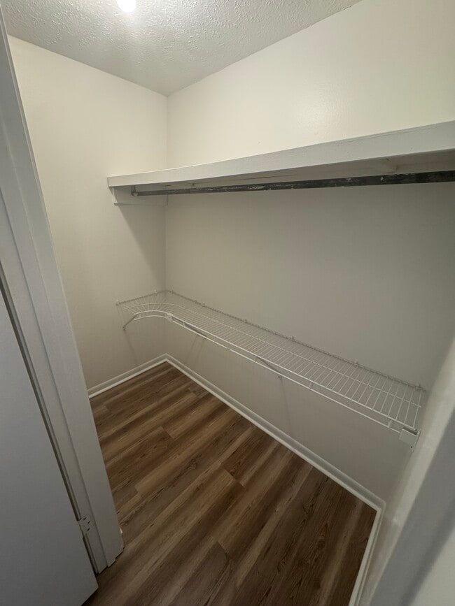 Foto del edificio - 1825 Flagg Ave