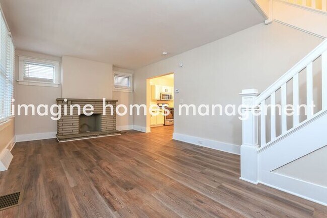 Foto del edificio - 948 Woodbourne Avenue