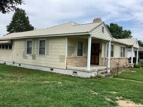 Building Photo - 702 Ansley St