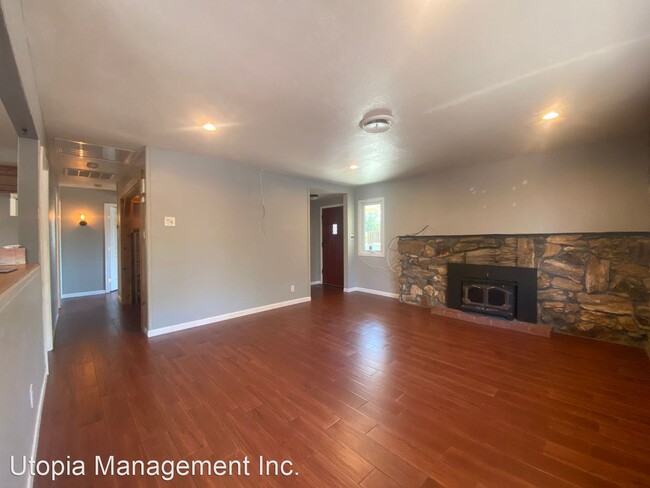 Building Photo - 3 br, 1 bath House - 1313 Gerry Way