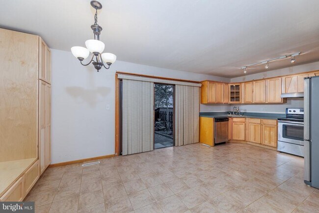 Building Photo - 67 Dennison Dr