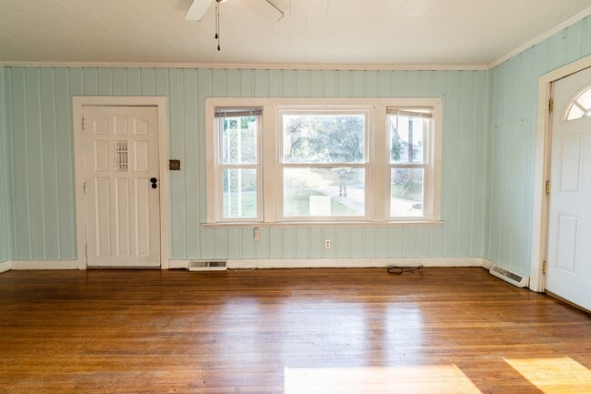 Photo - 936 39th St SW House