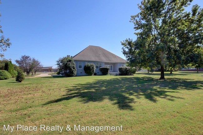 Building Photo - 430 Dixie Bee Rd
