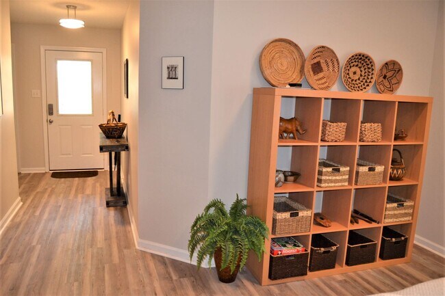 Foto del edificio - FULLY FURNISHED. 2516 Carriage Creek , Aug...