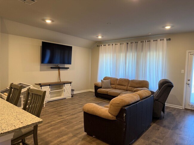 Foto del edificio - 127 Emerald Star Ln