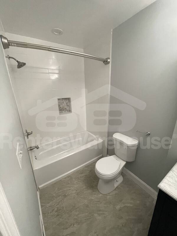 Building Photo - 627 S Curley St