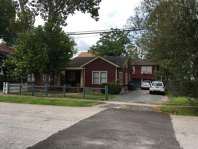 Building Photo - 2223 Singleton St