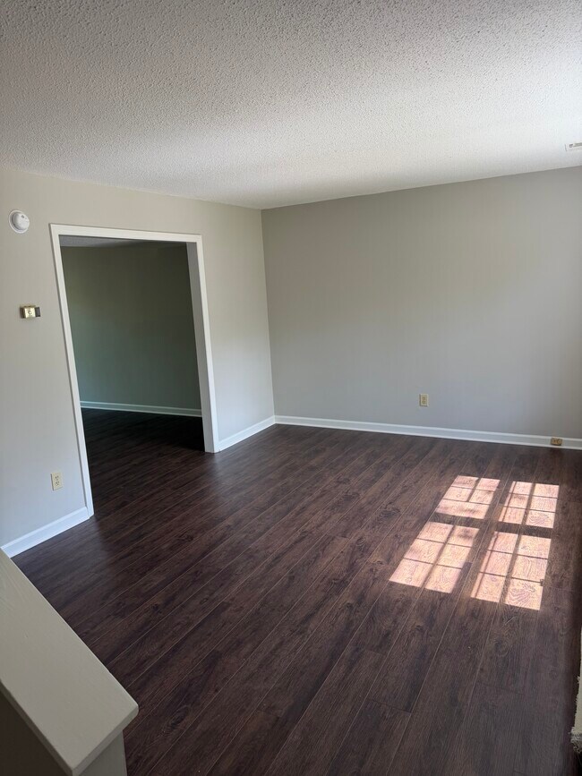 Foto del edificio - 2104 Fairview Rd